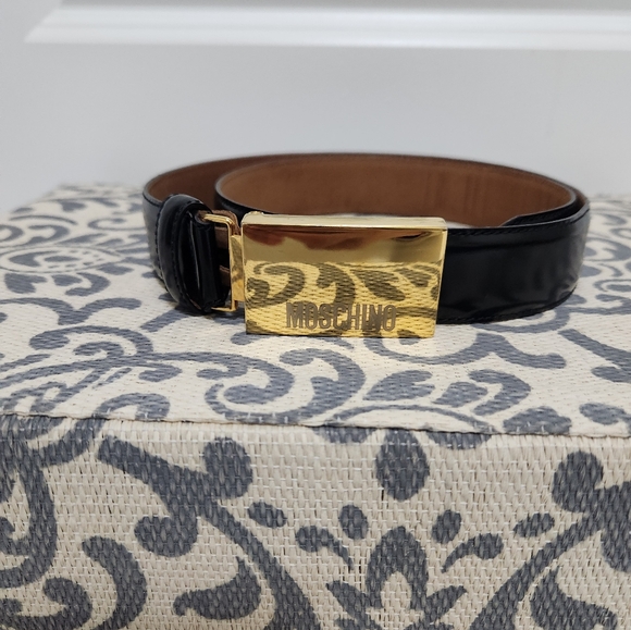 VINTAGE Moschino Black leather belt with Gold Hardware (Ladies) - Picture 2 of 5